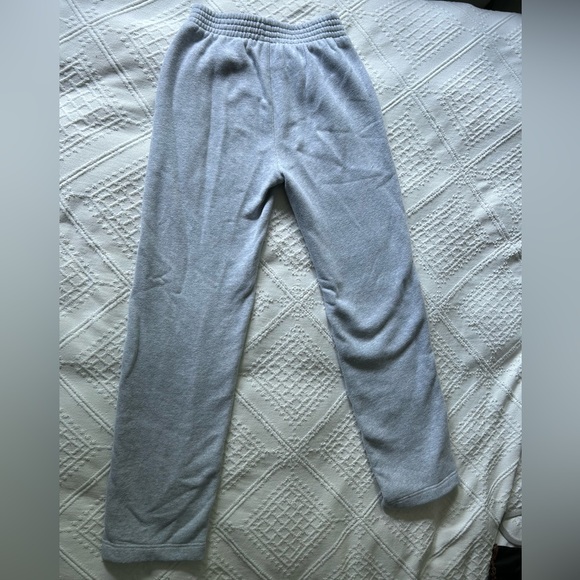 ARITZIA (TNA) cozy fleece boyfriend light grey joggings - Picture 3 of 5